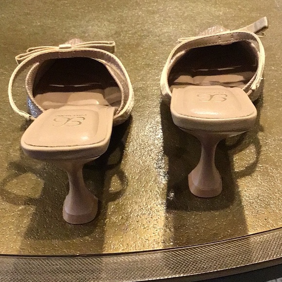 Cosy Island Bowtention Diamond Pointed Toe Heeled Mules - Picture 3 of 5